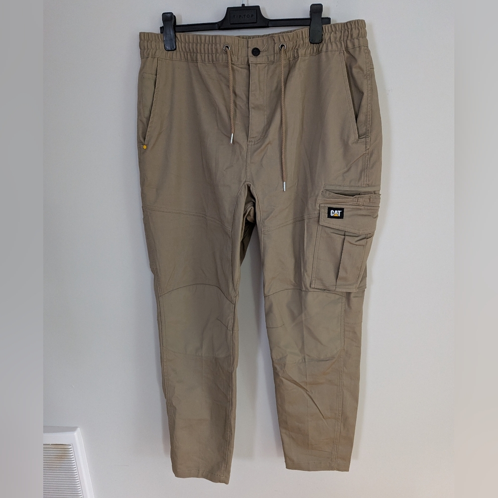 CAT Men’s Workwear Cargo Pants in khaki tan size 38x32